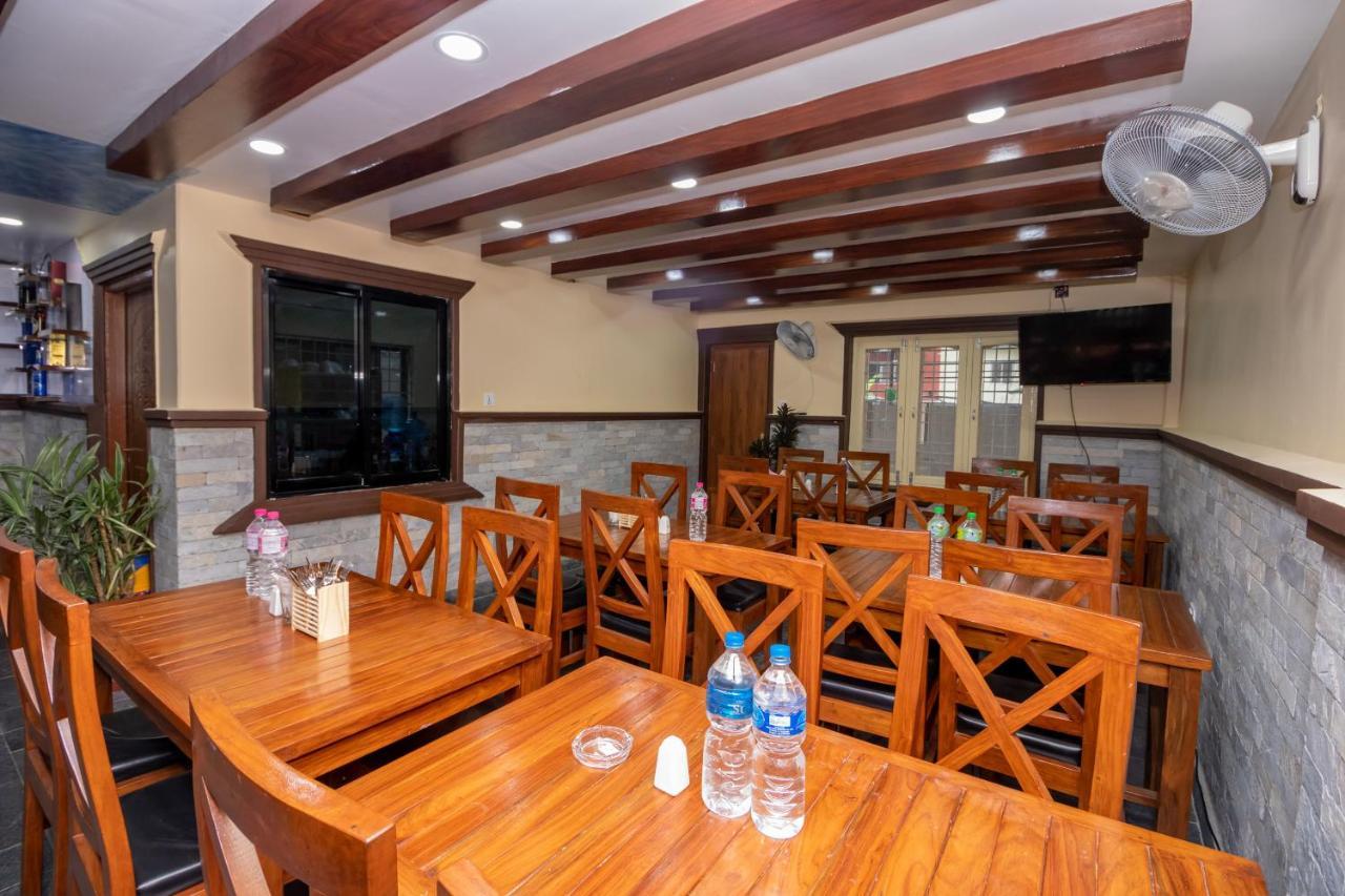 Oyo 253 Hotel Pinnacle Покхара Экстерьер фото