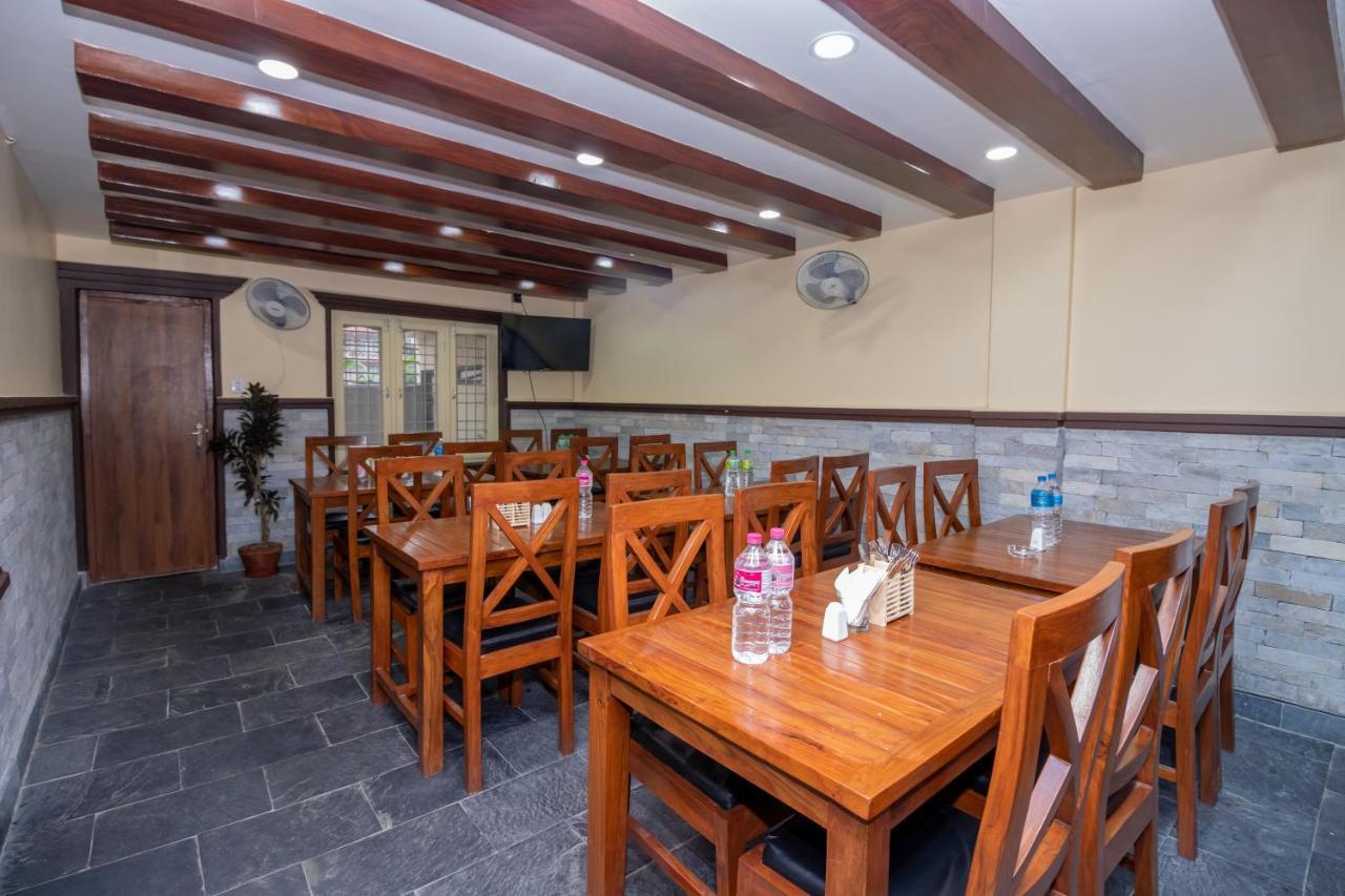 Oyo 253 Hotel Pinnacle Покхара Экстерьер фото