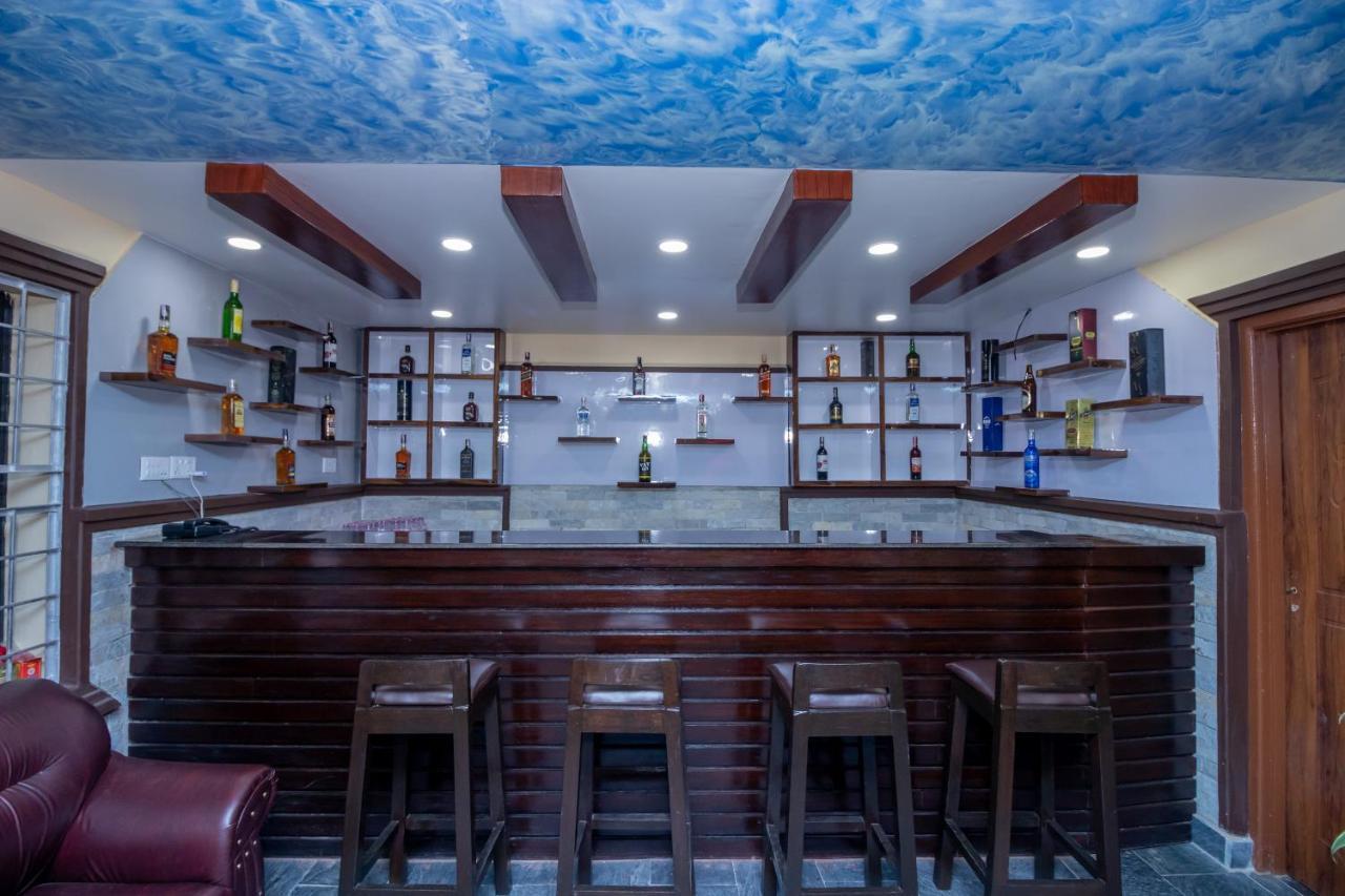 Oyo 253 Hotel Pinnacle Покхара Экстерьер фото